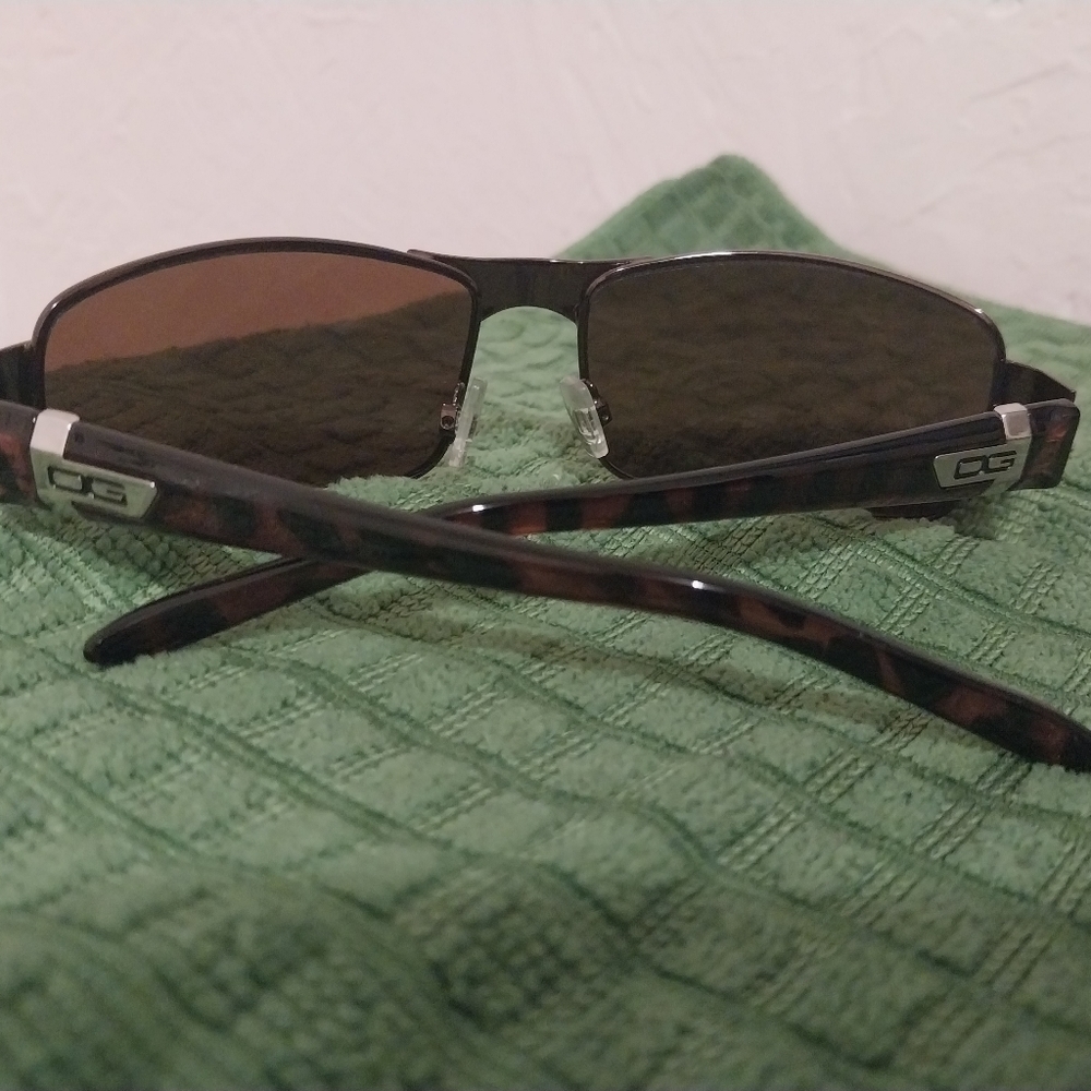 Men's Shades - Picture 2 of 6